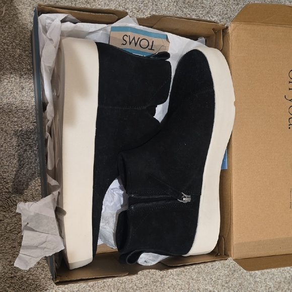 Toms Women's Black Suede Sneaker 8.5 - Picture 7 of 8